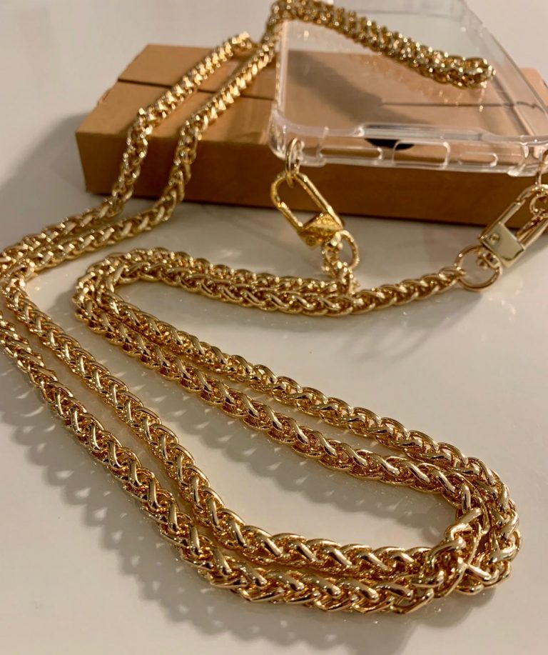 Gold chain turning on sale red